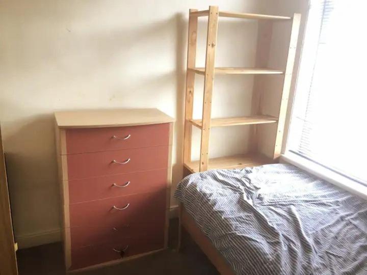 Single Room - Town & University Nearby, 24H Bus, Airport-Linked مانشستر المظهر الخارجي الصورة