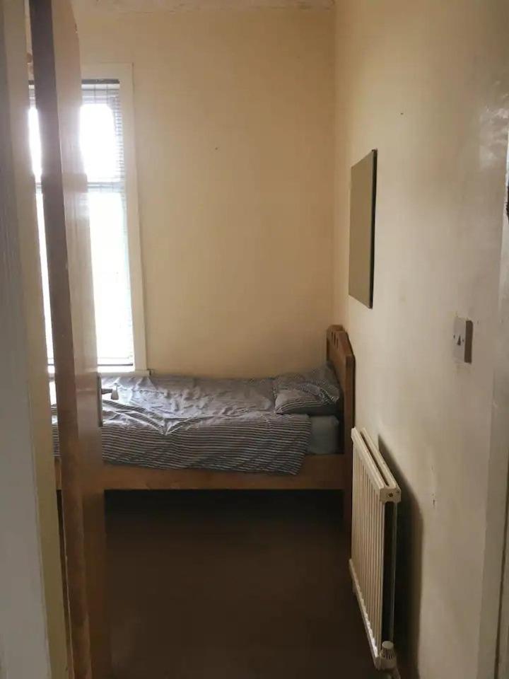 Single Room - Town & University Nearby, 24H Bus, Airport-Linked مانشستر المظهر الخارجي الصورة