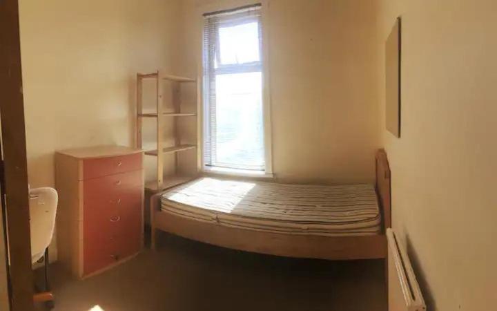 Single Room - Town & University Nearby, 24H Bus, Airport-Linked مانشستر المظهر الخارجي الصورة
