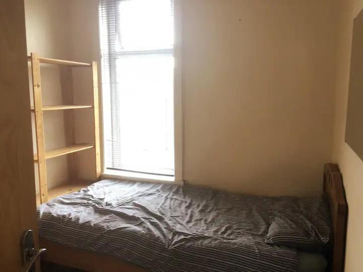 Single Room - Town & University Nearby, 24H Bus, Airport-Linked مانشستر المظهر الخارجي الصورة